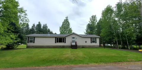 917 E Hoadley St, Breitung, MI 49802
