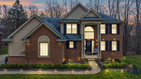 7707 Watford Dr, West Bloomfield, MI 48322