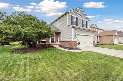 9955 W Avondale Cir, Superior, MI 48198