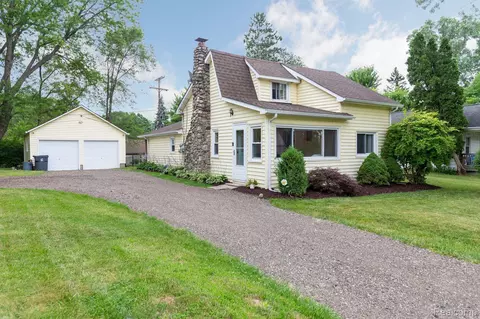 1542 1st Ave, Howell, MI 48843