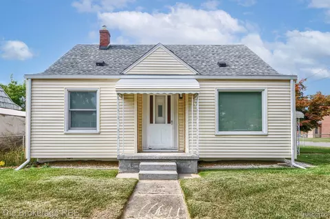 802 W Hemphill Rd, Flint, MI 48507
