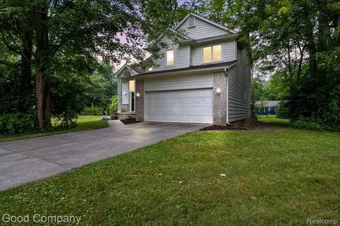 23329 Elmgrove St, Farmington Hills, MI 48336