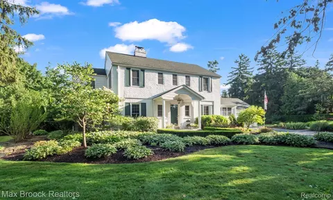 18220 Dunblaine Ave, Beverly Hills, MI 48025