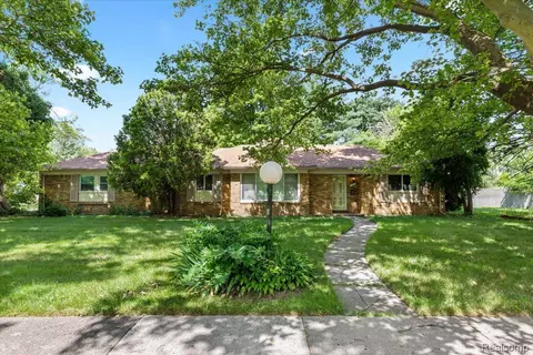 24811 Lathrup Blvd, Southfield, MI 48075