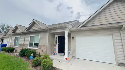 2457 Hatchery Crossing Dr, Waterford, MI 48329