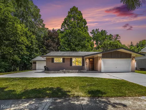 10815 Westlake St, Taylor, MI 48180