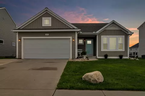 1009 Chesham Ln, Grand Ledge, MI 48837