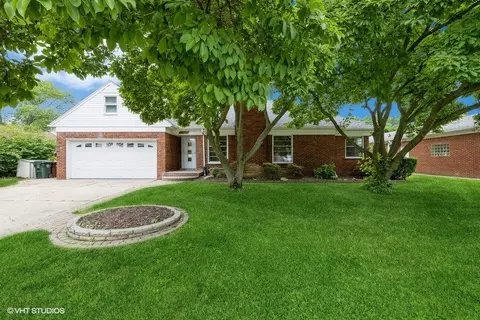 19937 E William, Grosse Pointe Woods, MI 48236