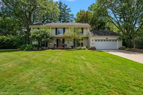 3273 E Bradford Dr, Bloomfield Hills, MI 48301