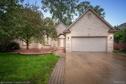 54582 Cabrillo Dr, Macomb, MI 48042