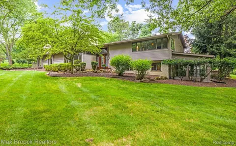 25958 Hersheyvale Dr, Franklin, MI 48025