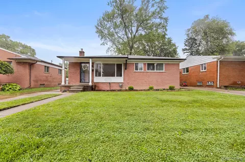 22529 Euclid St, Saint Clair Shores, MI 48082