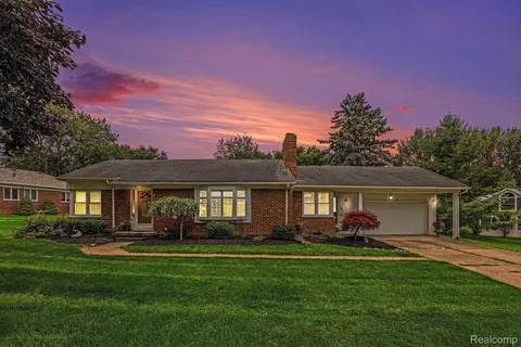2645 Ayrshire Dr, Bloomfield Township, MI 48302