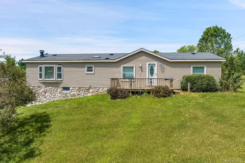 1077 N Lake George Rd, Arcadia, MI 48412