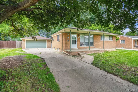 454 Tilmor Dr, Waterford, MI 48328