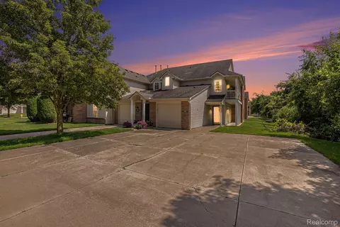 20980 Cooper Dr, Macomb, MI 48044