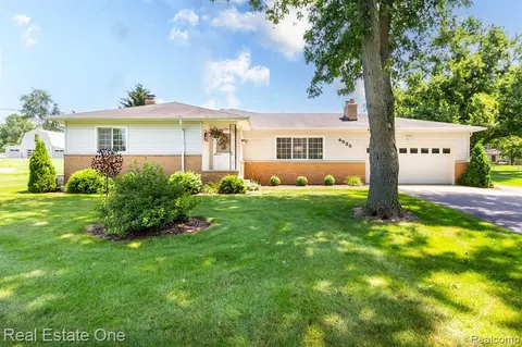 4535 Homesite Dr, Lake Orion, MI 48359