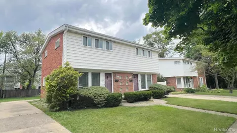 275 E 14 Mile Rd, Birmingham, MI 48009