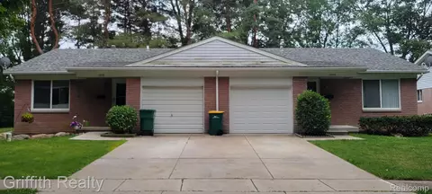1070 Maurice Dr, Brighton, MI 48116