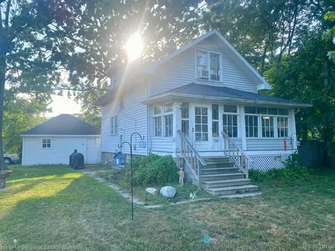 3305 10th Ave, Port Huron, MI 48060
