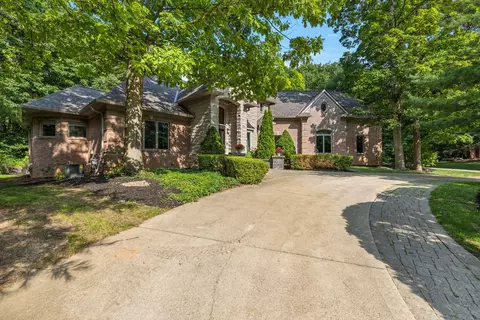3195 Beach Lake Dr W, Brighton, MI 48380