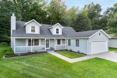 8213 Emerald Ln W, Westland, MI 48185