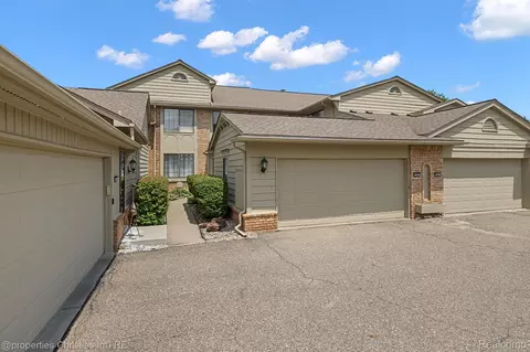 7460 Pebble Ln, West Bloomfield, MI 48322