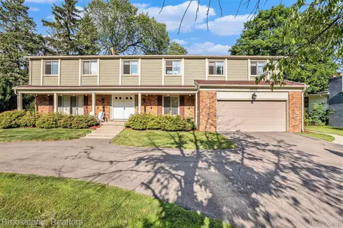6533 Post Oak Dr, West Bloomfield, MI 48322