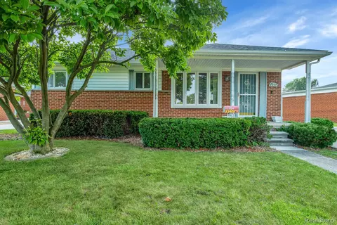 2950 Manning St, Trenton, MI 48183