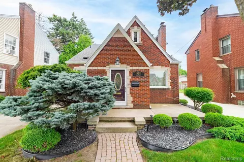 13211 Chestnut St, Southgate, MI 48195