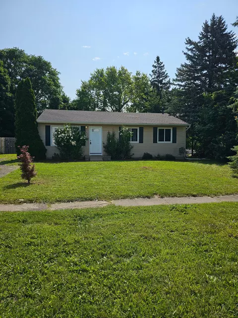 751 Isbell St, Howell, MI 48843