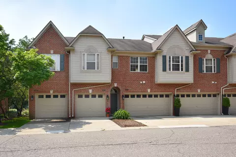 39516 Rockcrest Ln, Northville, MI 48168
