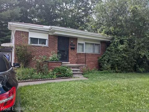 29129 Milton Ave, Madison Heights, MI 48071