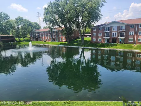 54787 Shelby Rd #83, Shelby Township, MI 48316