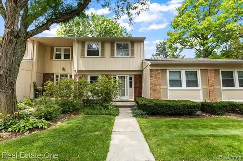 1649 Brentwood Dr #140, Troy, MI 48098