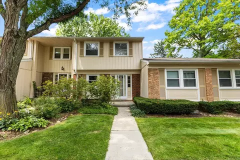 1649 Brentwood Dr 140 Bldg Dr #35, Troy, MI 48098