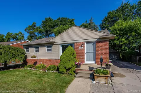 31570 Mackenzie Dr, Westland, MI 48185