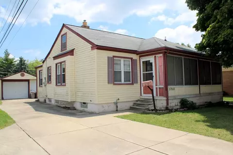 17033 Quarry St, Riverview, MI 48193