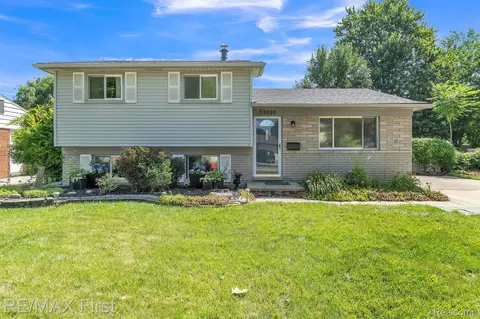 33800 Regal, Fraser, MI 48026
