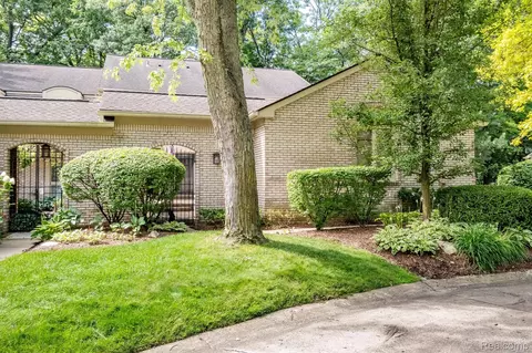 1178 Glenpointe, Bloomfield Hills, MI 48304