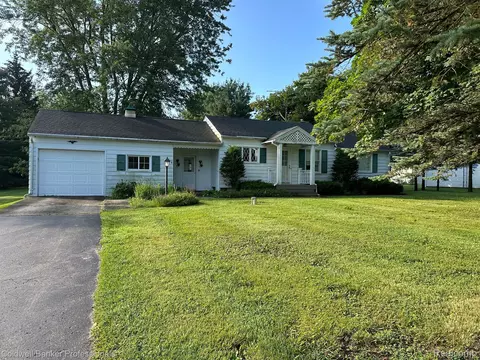 5883 Davison Rd, Elba, MI 48446