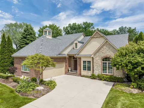 7122 Talnuck Crt Ct, Independence, MI 48348