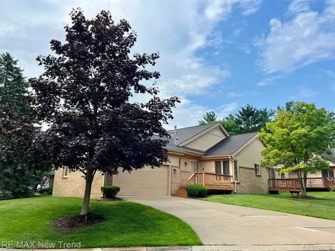 22135 River Ridge Trl, Farmington Hills, MI 48335
