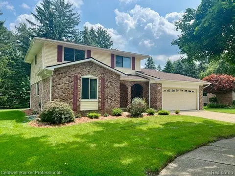 6516 N Raintree Crt Ct, Canton, MI 48187