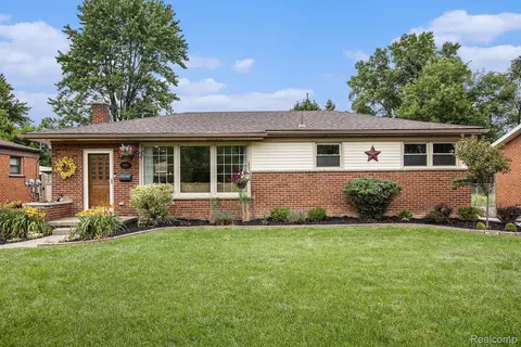 36060 W Chicago St, Livonia, MI 48150