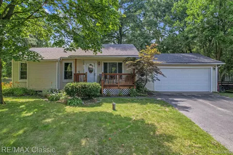 1422 Apple Orchard Ln, Wolverine Lake, MI 48390