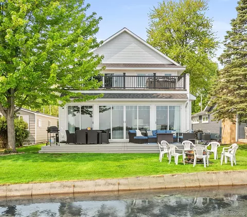 11317 Oakleigh Dr, Yankee Springs, MI 49333