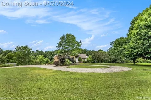 5036 Clarkston Rd, Clarkston, MI 48348