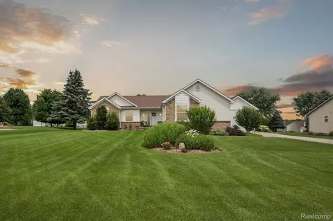 11215 Cathy Dr, Goodrich, MI 48438