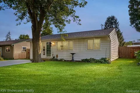 3015 Roselawn St, Commerce, MI 48390